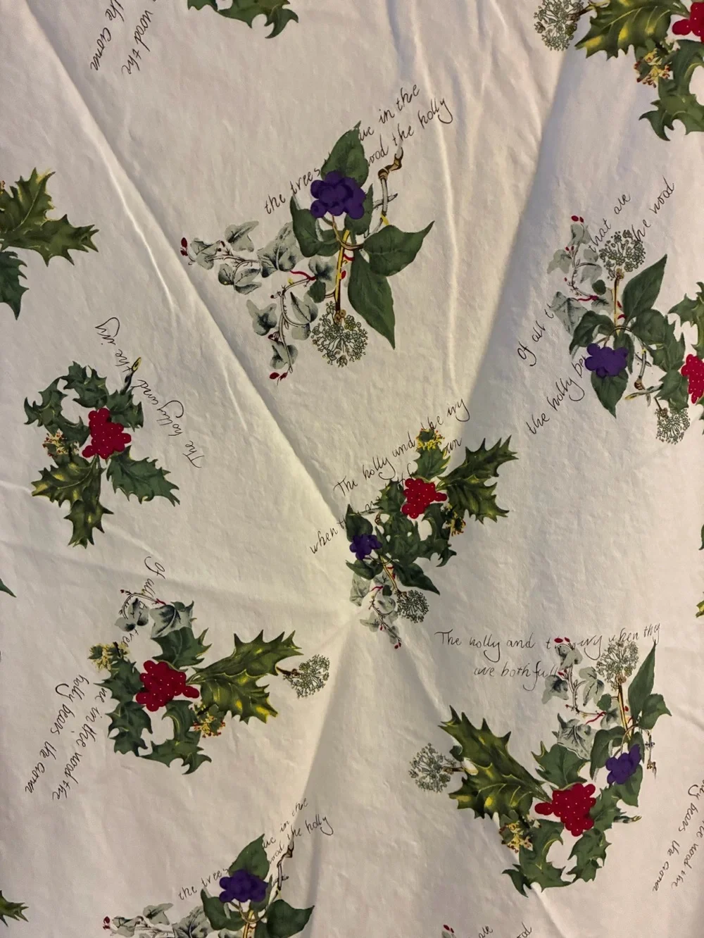 Portmeirion  54” Cotton Christmas “Holly&Ivy” Tablecloth. Like New. Red berries